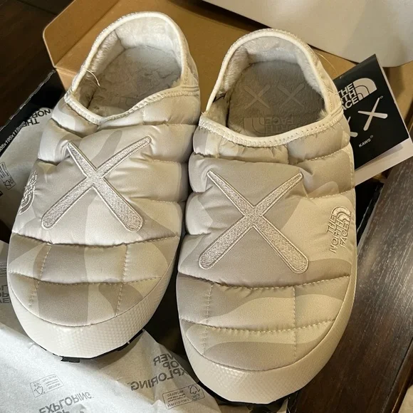 THE NORTH FACE KAWS THERMOBALL サーモボール 27 The North Face x KAWS ThermoBall Traction Mule Moonlight